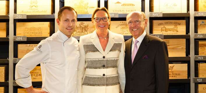Das Unternehmerpaar Sabine und Fredi Grossauer mit Koch Tobias Funke.