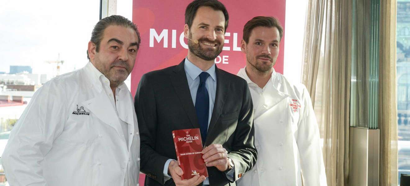 Erster österreichischer 3-Sterner: Juan Amador. Mit Michelin-Chef Gwendal Poullennec und dem frisch gebackenen 1-Sterner Fabian Günzel.