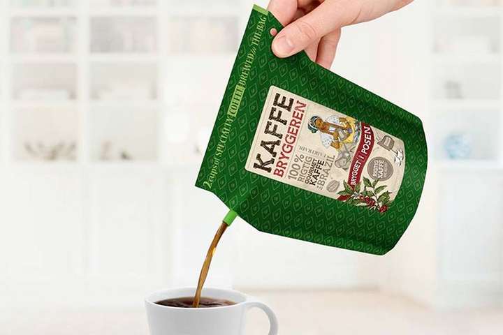 Brühmethoden für Filterkaffee gibt es viele. Die dänische Firma Grower's Cup bietet einen Kaffee-Fertigbeutel an, in den man nur mehr heißes Wasser gießen muss. Der bereits enthaltene, gemahlene Kaffee zieht dann 5-8 Minuten und kann danach in die Tasse g