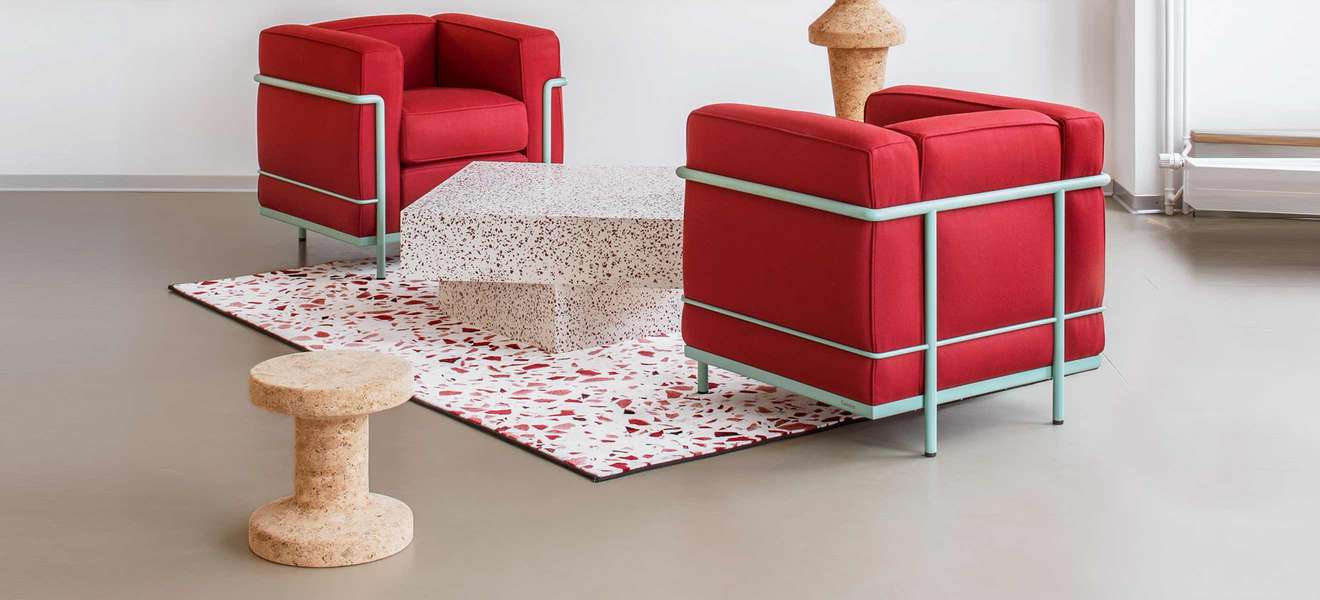 Swiss Design Lounge mit den legendären LC2-Fauteuils von Le Corbusier.