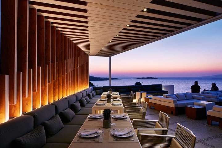 Restaurant »Bill & Coo« auf Mykonos: Cooles Ambiente und eine fast futuristische Küche.
