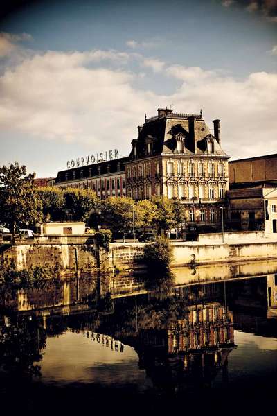 Nobel:  Cognac-Häuser wie Courvoisier residieren vornehm.