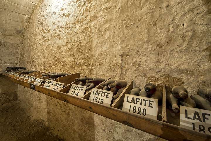 Der Keller von Château Lafite-Rothschild offenbart einzigartige historische Schätze.