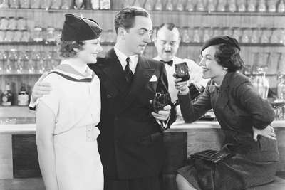 Im Film «The Thin Man» aus dem Jahr 1934 hatten die Hauptdarsteller immer ein gut gefülltes Cocktailglas in der Hand. Darin meist «richtige» Martinis, gemixt mit Gin.