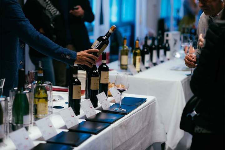 An der Weinmesse in St. Gallen können Sie über 70 nationale und internationale Weine probieren.