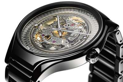 «True Shadow» Je nach Lichteinfall sieht man das Uhrwerk oder auch nicht. Das Design stammt von Kunihiko Morinaga.