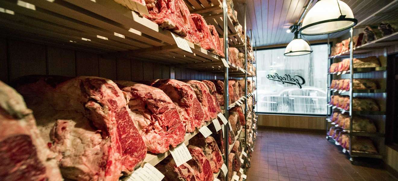 Bei «Gallagher’s» in New York reifen in den Auslagen Unmengen an Fleischstücken, die Auswahl an Steaks mit unterschiedlicher Reifedauer ist riesig.