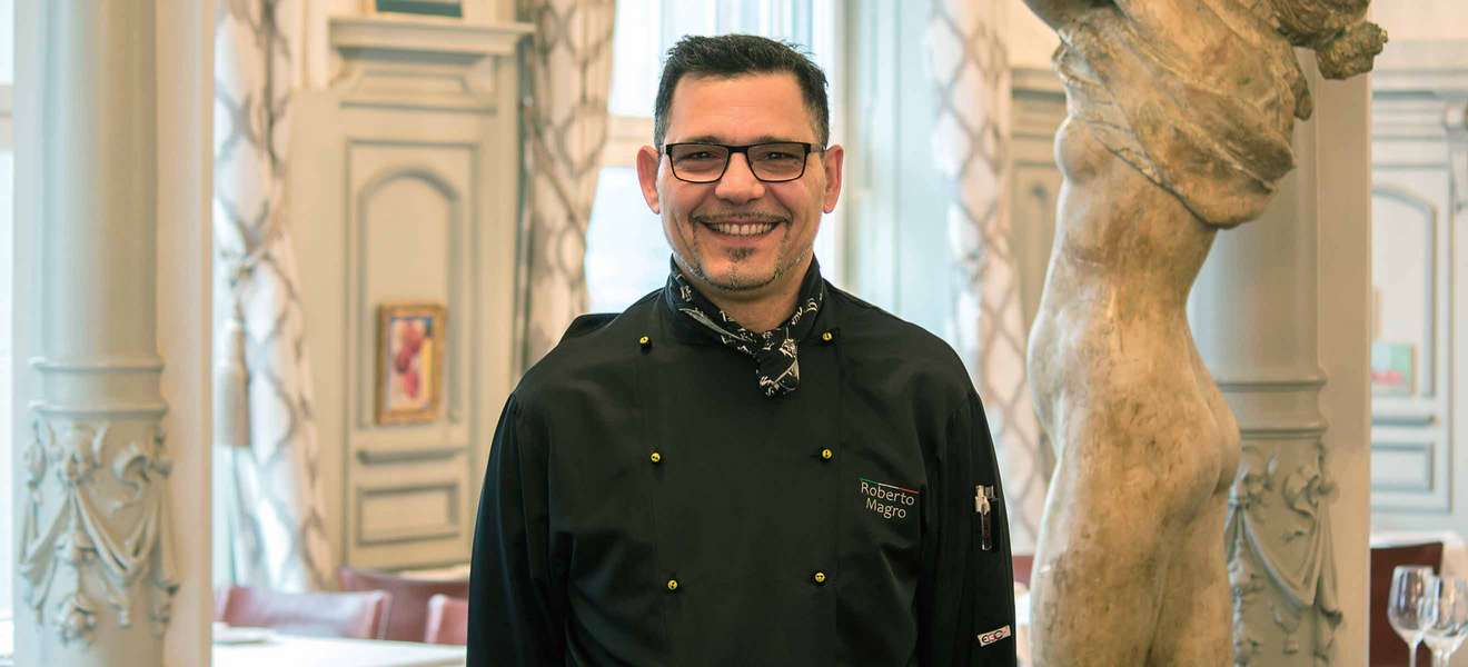 Diego Roberto Magro, Küchenchef «Ristorante Conti» in Zürich, bezieht den Hummer aus Maine.