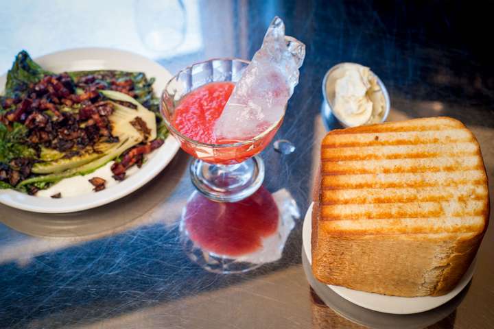 Ein BLT (Bacon-Lettuce-Tomato) im «Guttere-Style». Der grosse, luftige Toast erinnert an die Anfänge der beiden Betreiberinnen. Während des Lockdowns boten sie Grilled-Cheese-Sandwiches an der Langstrasse an.