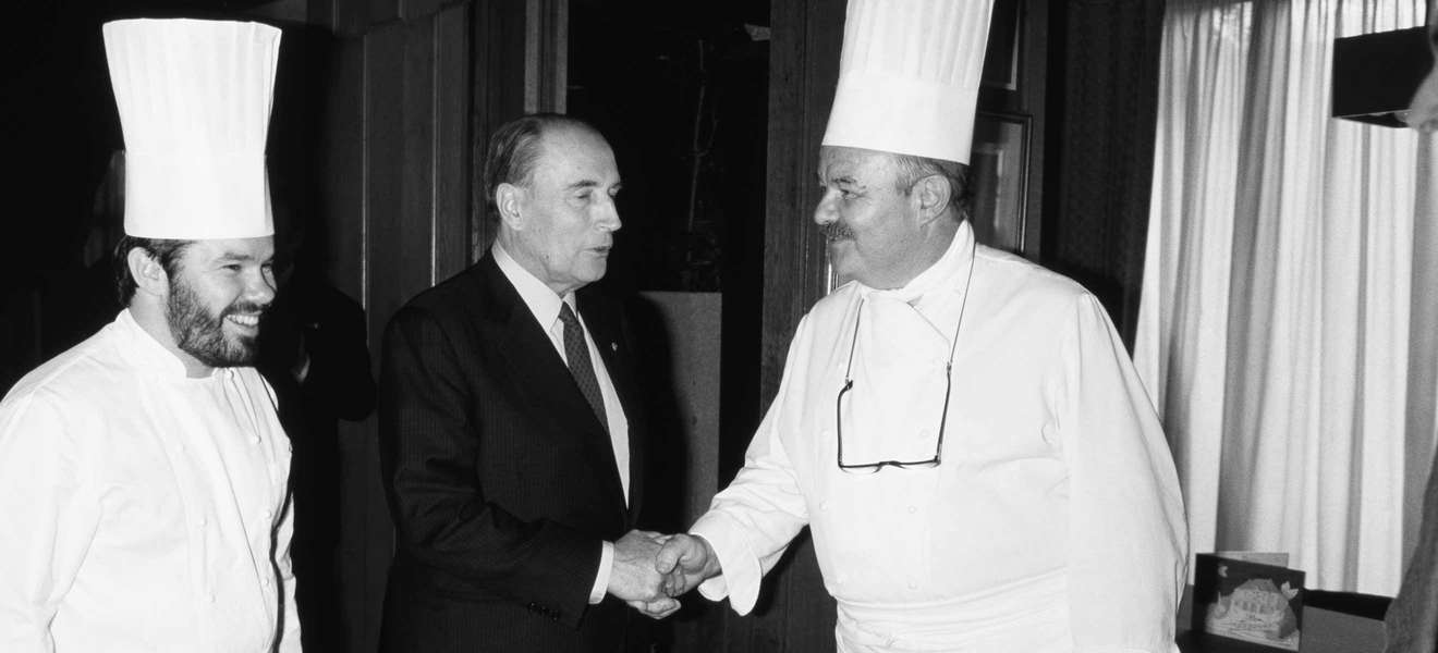 Pierre Troisgros (rechts) mit seinem Sohn Michel und dem ehemaligen Staatschef François Mitterrand.