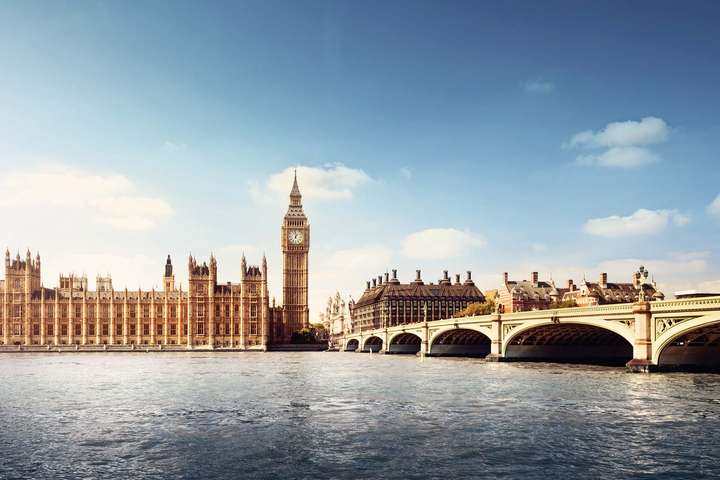 Blick auf das Wahrzeichen Londons, den Big Ben. / © Shutterstock