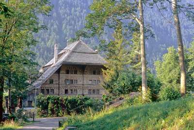 Das Grand Chalet in Rossinière gilt als ältestes Holzhaus der Schweiz. Die Landwirtschaft ist allgegenwärtig.