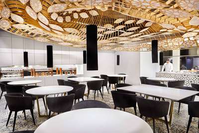 Restaurant Noor combines modern design with ancient arabeques on its crockery.