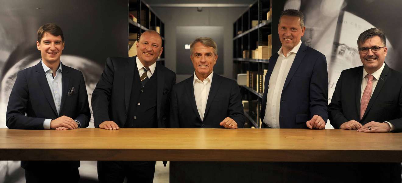 Die neue Geschäftsleitung von Baur au Lac Vins: Marc Almert, Jimmy Roser, Eigentümer Andrea Kracht, Stephan Radloff und Jürg Thomann 