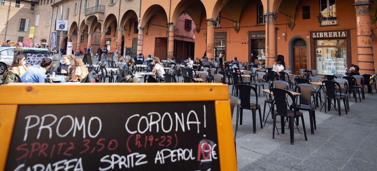 Corona: Italiener stürmen Gastronomie