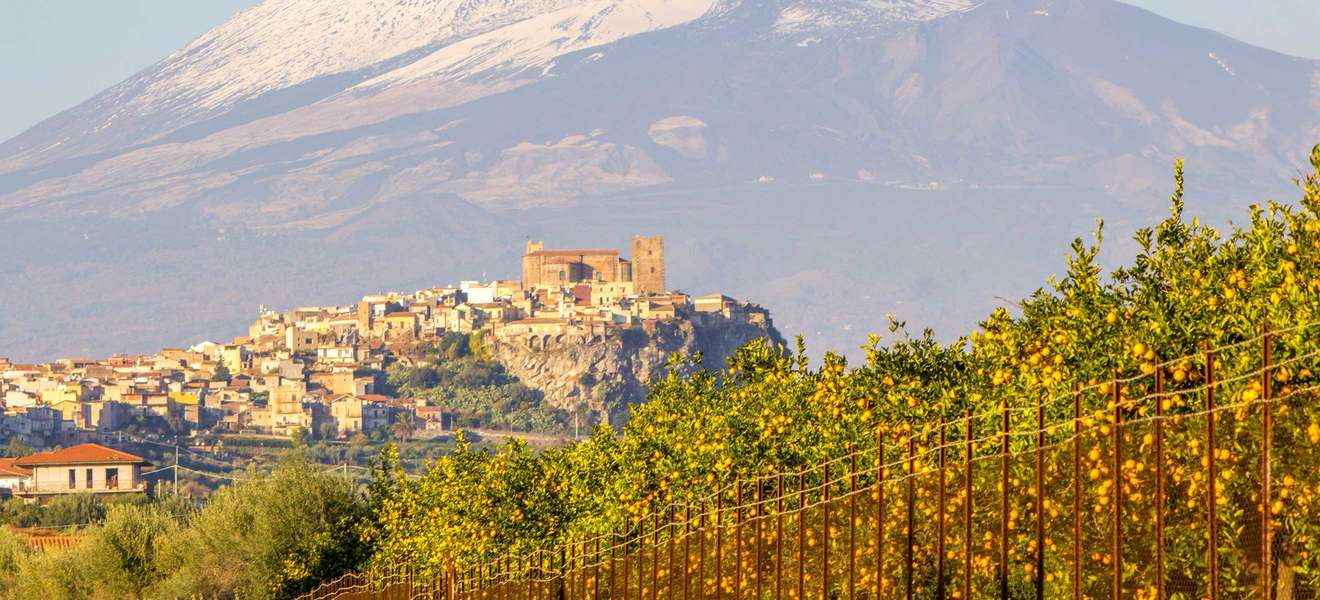 Der Ätna prägt das Klima und den Weinbau Siziliens.
