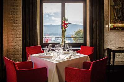 Luxuriös, aber dennoch gemütlich ist die Ausstattung im «Dolder Grand», die Aussicht über Zürich ist legendär.