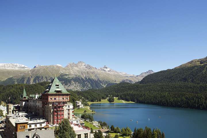 Traumhafter Ausblick vom Badrutt's Palace Hotel in St. Moritz