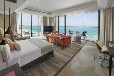 Mit diesem Meerblick vom Mandarin Oriental Jumeirah Dubai aus gesehen wird sogar das Zimmer zum Insta-Hotspot.
