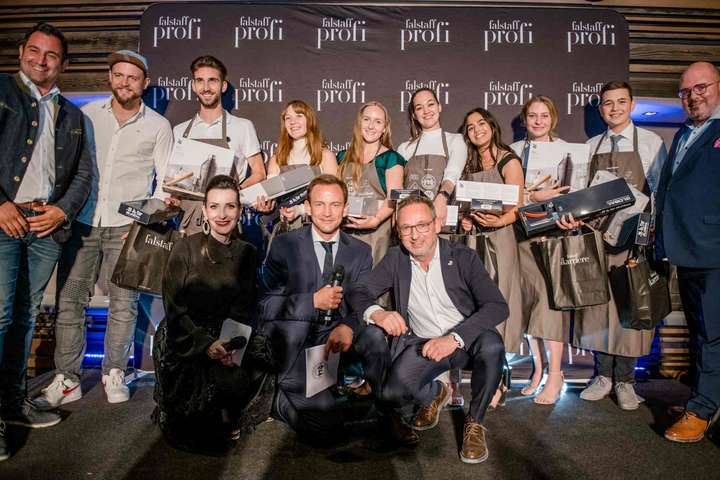 Die Finalisten der Kategorie «Gastgeber» 2021 mit Alexandra Gorsche und Heimo Jessenko, die 2015 den Young Talents Cup ins Leben gerufen haben.