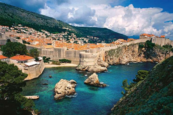Dubrovnik: Das berühmte Fischrestaurant »Nautika« liegt direkt an der Felsenküste. / © Damir Fabijanic