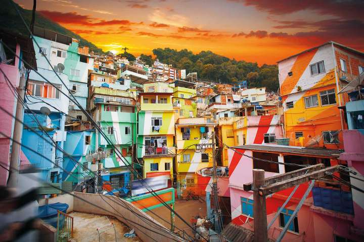 Eine Stadt der Gegensätze: Neben Luxusvillen liegen am Stadtrand die Favelas der Armen. / © Shutterstock
