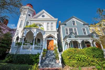 Herrliches Savannah: Die farbenfrohen Häuser im Kolonialstil sind längst Wahrzeichen der Stadt.