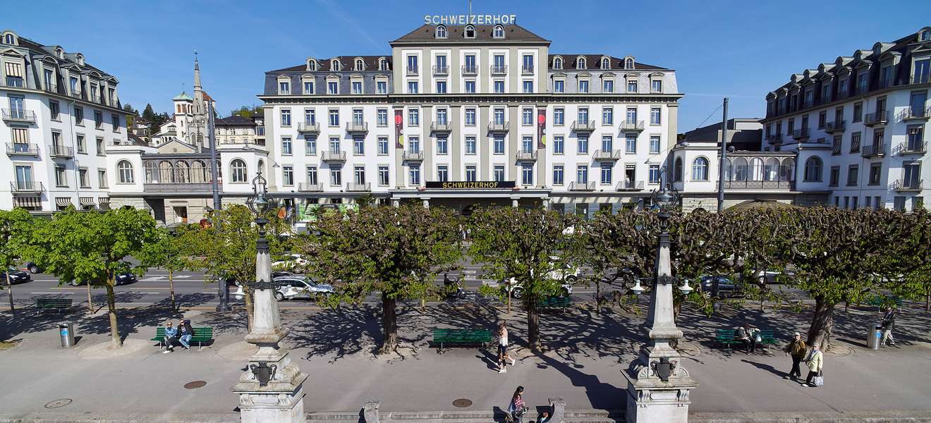 Die Weinverkostung findet im geschichtsträchtige Zeugheersaal des Hotels Schweizerhof statt. 